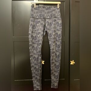 lululemon athletica Wunder Under 28” inseam Blue Patterned Leggings 8